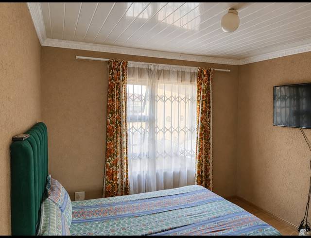 3 BEDROOM HOUSE FOR SALE IN LAKESIDE